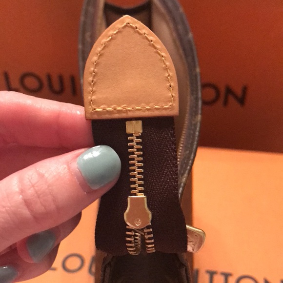 Louis Vuitton TOILETRY POUCH 26 - Picture 6 of 8